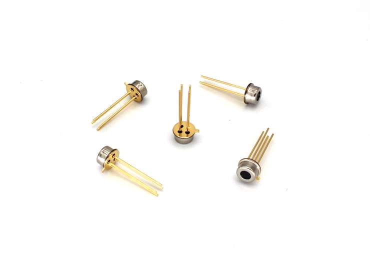 XTP-T450熱電堆紅外傳感器用于非接觸溫度測量。 產(chǎn)品由紅外濾光片、熱敏電阻等元件，經(jīng)TO-46金屬封裝而成, 具有高可靠性、高靈敏度。